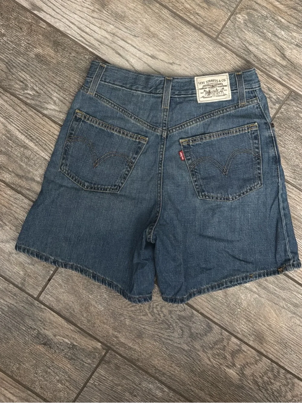 Levi's High Rise Baggy Shorts